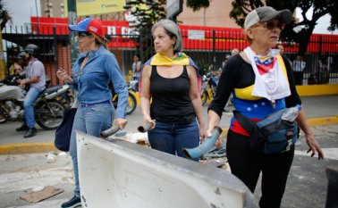 El Ministerio Público reportó también 437 lesionados y 1.289 personas aprehendidas por diversos disturbios. AP