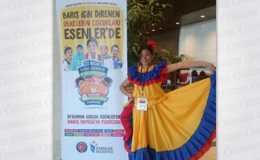 Luciendo un traje con los colores de la bandera, Hadaza Bautista Goyeneche hizo parte del grupo de seis niños de la Fundación Nacional Batuta que representaron a Colombia en Estambul. Cortesía