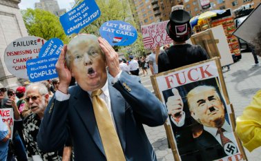 Las calles de Nueva York fueron colmadas en la protesta '100 días de fracaso"'. AFP