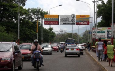 Este domingo habrá paso para vehículos en el puente Francisco de Paula Santander Archivo