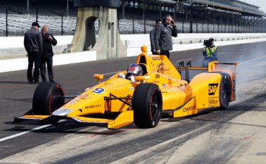 Fernando Alonso en sus pruebas con un auto de la IndyCar AP