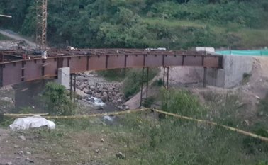 El puente Alto del Oro tiene instalada la estructura metálica. De los 150 kilómetros de la carretera se tienen 37 pavimentados. Colprensa