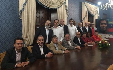 Los analistas recomiendan darle tiempo a la negociación. Archivo