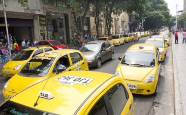 Se espera que salgan a las calles unos 3 mil taxis, aunque la marcha de hoy, según voceros del gremio, no durará más de tres horas. Archivo