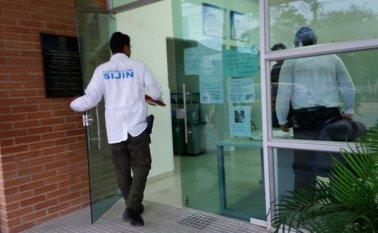 El cuerpo del menor fue trasladado hasta las instalaciones de Medicina Legal. Colprensa