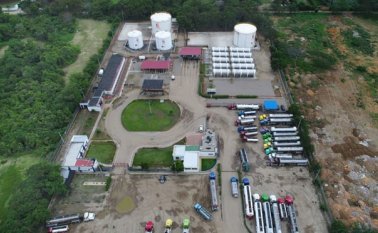 La medida de cierre impuesta por Corponor no se ha llevado a cabo, pues los trabajadores de la planta han impedido que la diligencia se cumpla. La orden de cierre fue impuesta a mediados de marzo. Archivo