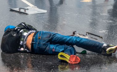 Las protestas que se cumplen desde hace un mes contra el gobierno de Maduro han dejado al menos 39 muertos y centenares de detenidos.  AFP