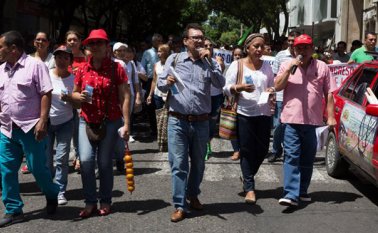 Los docentes aseguran que es insuficiente al ofrecer solo 0,15 % ($2250) para el aumento salarial en el presente año, que sumado al IPC del 2016 completa un 5,9 %. Archivo La Opinión