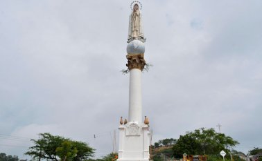 Monumento a la virgen de Fátima no solo es un sitio de peregrinación sino también de turismo ya que cuenta con un mirador donde se puede divisar gran parte de Cúcuta. Edinsson Figueroa