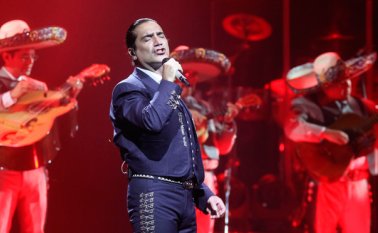 Pareciera que el artista anda perdido en el licor, pero él lo niega todo. Internet