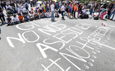 Según la prensa local, tras la muerte del joven manifestantes prendieron fuego a la sede de la policía en Palmira. AFP