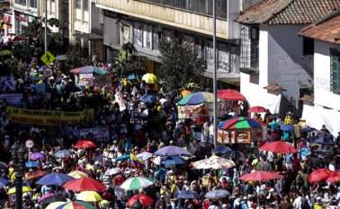 La marcha Toma del Bogotá reunió a organizaciones obreras, de la rama judicial, empleados departamentales y locales, y guardias penitenciarios, por el “incumplimientos” en alzas salariales. Colprensa
