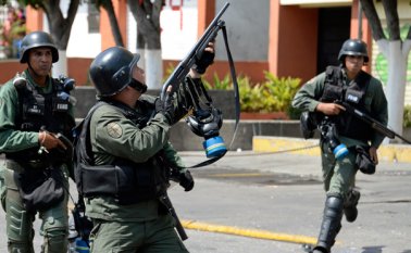 La Guardia Nacional Bolivariana es responsable de la represión que ha asesinado, privado de la libertad y torturado, según Luis Almagro secretario general de la OEA. Archivo