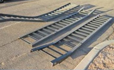 Los tripulantes de la camioneta decidieron huir de vuelta a México, pero uno de ellos se arrepintió y volvió a Estados Unidos, donde fue detenido. Tomadas de Univision.com