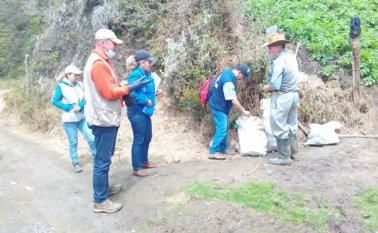 En la jornada se recolectaron 200 kilos de residuos de agroquímicos, en las veredas de Pamplona donde nace el agua que abastece al acueducto municipal. Roberto Ospino