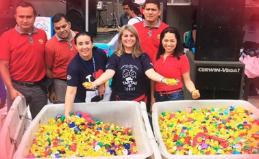 Más de 10 toneladas de tapitas fueron recogidas por la Fundación Soñar. Cortesía