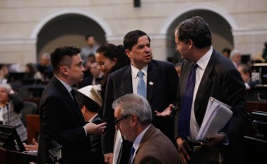 De acuerdo con la Corte Constitucional, en adelante el Congreso no podrá votar en bloque ni prohibir las modificaciones a las iniciativas que hacen parte del acuerdo de paz. Colprensa