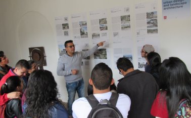 En los pasillos del Museo de Arte Moderno Ramírez Villamizar están expuestos los proyectos de la Bienal de Arquitectura y Urbanismo de 2016. Roberto Ospino