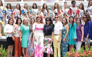 Maylén Vargas, Evith Bautista, Angie Cáceres, Fernanda Moreno, Daniela Polanía, María Alejandra Guzmán, Andrea Jaramillo, Daniela Parra, Sandra Palacios, Laura Claro y Anyely Giraldo acompañadas del Comité Departamental de Belleza. Mario Caicedo
