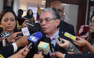 El dirigente del Centro Democrático Fabio Valencia Cossio, presentó pruebas ante la Procuraduría General, contra el pasado proceso electoral.  colprensa