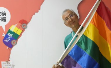 Chi Cia-wei, de 59 años, uno de los autores del recurso, lucha desde hace varios años por el reconocimiento de las bodas gay, un combate que empezó por primera vez en 1986. AFP