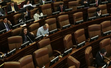 En el Congreso se ha vuelto costumbre el ausentismo, incluso, en los debates de mayor trascendencia para el país, por lo que el uribismo impulsa una ley para castigar esta práctica. Archivo
