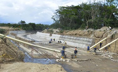 Así luce lo que hasta hace unos meses era monte y basura. Serán 347 metros los que canalizarán. Edinsson Figueroa