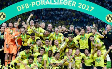 El Dortmund había tenido que conformarse con ser subcampeón, tras perder dos veces en el duelo decisivo ante el Bayern de Múnich (2014, 2016) y una frente al Wolfsburgo (2015). AFP