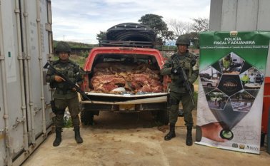 La carne decomisada está valorada en 90 millones de pesos. Las autoridades continúan adelantando patrullajes de control contra el contrabando. Policía Nacional