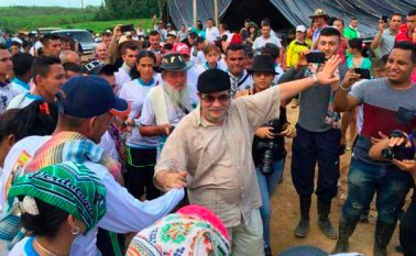 Timochenko viajo a la vereda de Caño Indio de Tibú, Norte de Santander, uno de los 26 puntos del país donde se concentra la guerrilla en cumplimiento del proceso de desarme, en el marco del Acuerdo de Paz. Tomada de Twitter