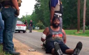 No se han presentado cargos contra el sospechoso, quien fue arrestado en Brookhaven. Captura de video