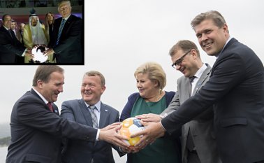 Esta es la foto de los dirigentes nórdicos y a un costado se puede ver la que semanas antes se tomó Donald Trump. AP