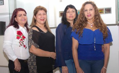 Yolanda Puerto Ortiz, Rosa León, Carmen Jaimes y Silvia Jaimes. Alfredo Estévez