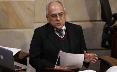 El senador José Obdulio Gaviria, ponente del proyecto de reforma, considera que no se le puede cerrar la posibilidad a los partidos políticos de inscribir candidatos en las circunscripciones especiales. Archivo