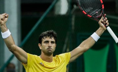 El colombiano Robert Farah y la alemana Anna Lena Groenefeld jugarán hoy la final del torneo de dobles mixtos de Roland Garros, ante la pareja número siete del campeonato, conformada por el indio Rohan Bopanna y la canadiense Gabriela Dabrowski. Archivo