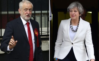 El líder del Partido Laborista de oposición, Jeremy Corbyn (L), votó en el norte de Londres. Por su parte, la primera ministra británica Theresa May, lo hizo en Maidenhead. AFP