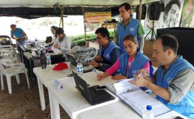 El jefe negociador de las Farc, Iván Márquez, calificó de "muy positivo" este proceso de entrega de las armas.  Colprensa