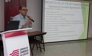 Germán Ramirez, funcionario del Sena y experto en temas de asistencia técnica, explicó los alcances del proyecto de ley. Juan Pablo Cohen