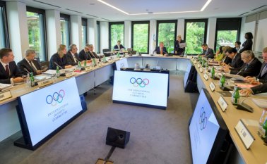 Una modificación en el proceso de candidatura para los Juegos de Invierno 2026 figura también en la agenda. AFP