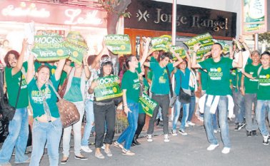 En 2010, cientos de jóvenes se movilizaron en todo el país para impulsar la candidatura presidencial de Antanas Mockus en lo que se llamó la ‘Ola verde’, desde entonces no ha habido expresiones similares. Archivo