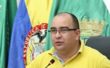 Cardona después pidió la palabra para ofrecer disculpas por la comparación. El Universal