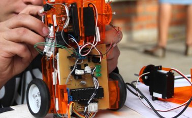 El curso de robótica y realidad virtual durará 74 horas. Archivo