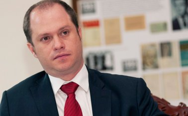 Héctor Olimpo Espinosa es un abogado, experimentado en política, dada su trayectoria en la Secretaría General del partido Liberal, en donde estuvo por cinco años. Colprensa