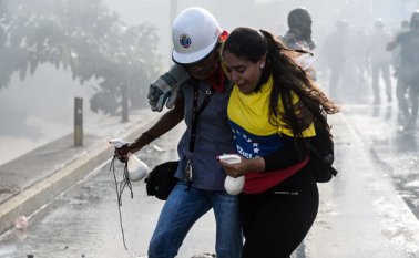Venezuela es escenario de violentas protestas desde el 1 de abril, las cuales dejan más de 60 muertos. AFP