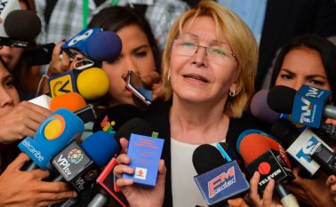 Luisa Ortega, confesa chavista, reiteró su rechazo a la Asamblea Nacional Constituyente convocada por Maduro por considerar que violenta los derechos humanos y la democracia participativa y protagónica. AFP