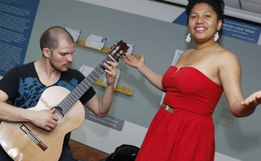 Los integrantes de El Maravelí son Sebastián Villanueva y Katherine Quiñones. Juntos, llevaron a los cucuteños por un viaje que estimuló los sentidos y los hizo reencontrar con las raíces. Mario Franco