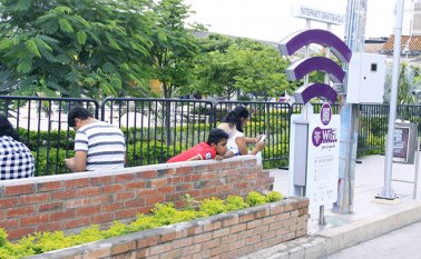 Los parques ahora tienen conexión gratis a internet, sin embargo la navegación cuenta con restricciones para evitar que se haga mal uso de estas herramientas. Obando