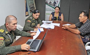 Los habitantes de las comunas 3 y 4 han adoptado el hábito de solucionar sus conflictos de manera amigable en la Casa de la Justicia de La Libertad. Mario Caicedo