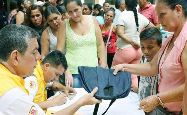 Los futuros empresarios cucuteños hicieron sus respectivas compras para montar su propio negocio. Mario Caicedo