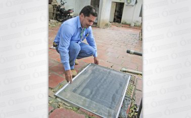 En el barrio Santander de Villa del Rosario, las autoridades sanitarias vienen desarrollando este plan que busca erradicar los mosquitos. Mario Caicedo